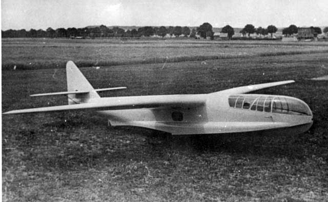 The Göppingen Gö-8 flying glider scale model of the Do-214