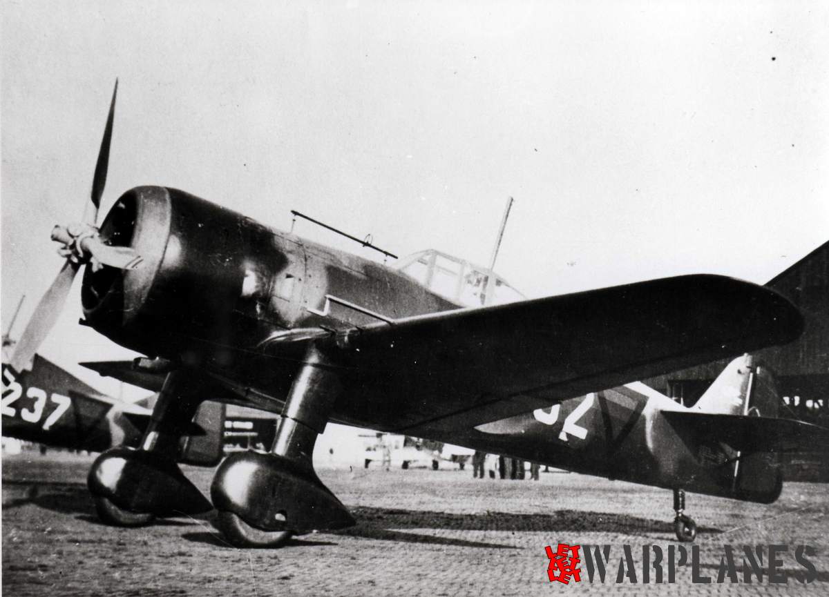 Pair of the D. XXI on Soesteberg air base. Airplanes have later type of markings and interesting is use of the dark brown on the bottom surfaces.