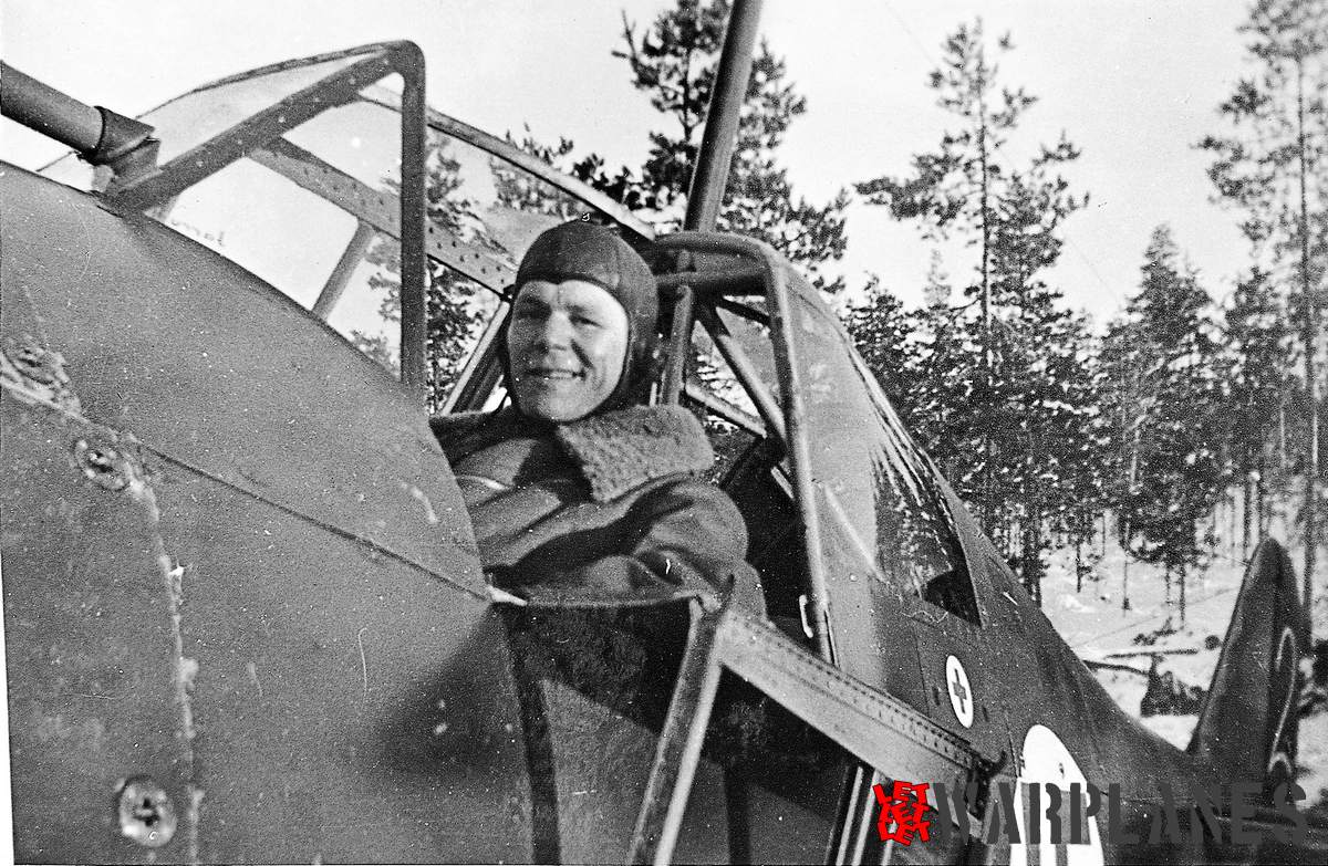 Hero of the day- Jouni Sarvanto photogrped just after the landing from his mission where he has downed six Soviet bomber. His airplane is shown in one of the color profiles.(credit- Kari Stenman)